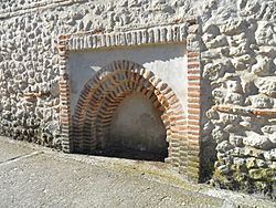 Archivo:Puerta de comunicación con el Castillo de Santibáñez
