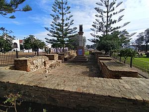 Archivo:Ruinas del convento Santa María La Bella