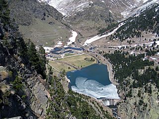 Valley with mountain resort - Vall de Núria.jpg