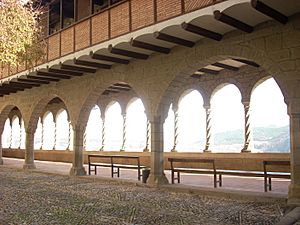 Archivo:Virgen de la Peña de Graus, claustro-mirador