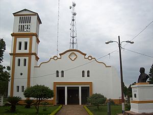 Archivo:Vista frontal de la Iglesia Virgen del Rosario