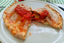 Wikimania 2016 Deryck day 0 - 07 calzone.jpg