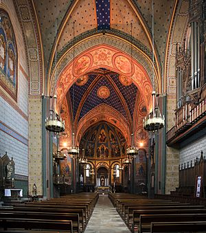 Archivo:(Agen) Cathédrale Saint-Caprais - Vue de la nef et du choeur