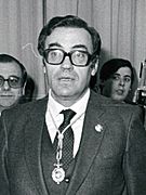 (Peces-Barba) Felipe González junto al presidente del Senado y el presidente del Congreso (cropped)