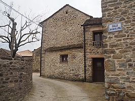 Abay. Calle de San Juan de la Peña.jpg