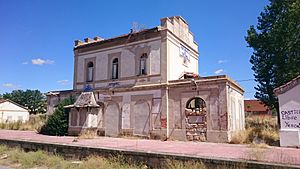 Archivo:Antigua estación de la línea Villalba-Medina del Campo (23 de agosto de 2015, Hontanares de Eresma) 13