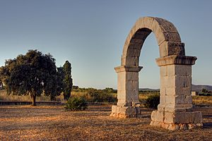 Archivo:Arco romano de Cabanes