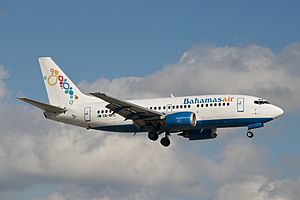 Archivo:Bahamasair Boeing 737-500 C6-BFC (15203913143)