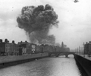 Archivo:Bombarded Four Courts Irish Civil War