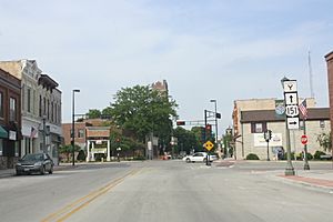 Archivo:Chilton Wisconsin Downtown Looking East US151