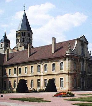 Archivo:Cluny-Abtei-Ostfluegel-mtob