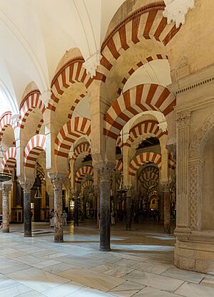 Archivo:Cordoba Cathedral 2024 - Eastern arches