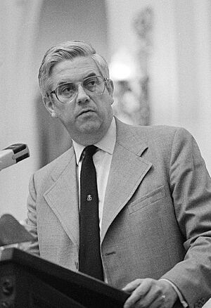 Archivo:Debat olieboycot Zuid Afrika, VVD-er Bolkestein - NL-HaNA Anefo 930-8990 WM365