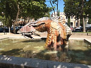 Archivo:Dragon Emergente-1
