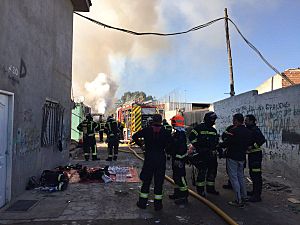 Archivo:El Ayuntamiento ha atendido a 80 personas tras sofocar el incendio de Cañada Real 02