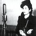 Eva Perón - Ante un micrófono -ca 1941