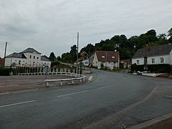 Fillièvres - Place du commandant Louis Helle - 2.JPG