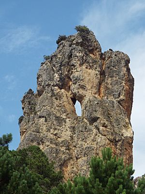 Archivo:Foto de la Piedra de la Ventana, uno de los reclamos turísticos del valle