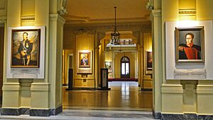 Archivo:Galería de los Patriotas Latinoamericanos del Bicentenario - Palacio de Gobierno
