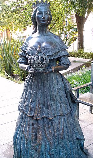 Archivo:Granada - Avenida de la Constitución, Estatua de Eugenia de Montijo