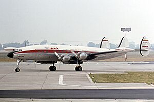 Archivo:Iberia Lockheed L-1049G Super Constellation