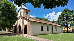 Iglesia de Yabebyry 120359 HDR.jpg