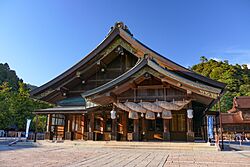 Izumo-Taisha Haiden.jpg