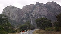 Archivo:Kopje A1 Highway Masvingo