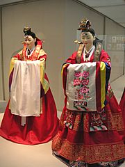 Archivo:Korean.costume-Hanbok-wedding.bride-01
