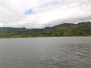 Archivo:Laguna Pomacochas