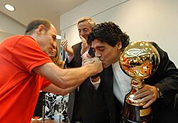 Archivo:Maradona y Bochini