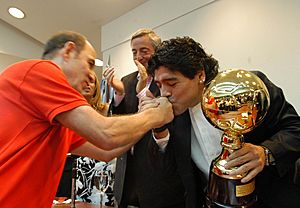 Archivo:Maradona y Bochini