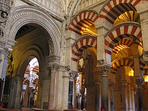 Archivo:Mezquita de Córdoba- arte mixto