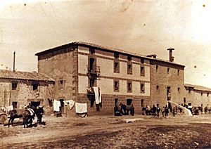 Archivo:Miño de Medinaceli - Fábrica de harina y comercio en Barrio de la Estación c.1930