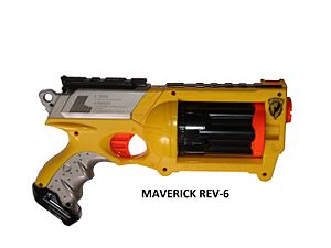 Archivo:Nerf-Blaster Maverik Rev-6