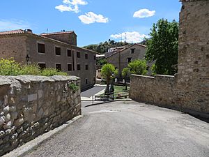Archivo:Panorámica urbana de El Castellar, municipio de la comarca Gúdar-Javalambre, Teruel