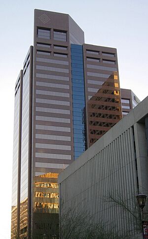 Archivo:Phoenix DownTown Ernst and Young