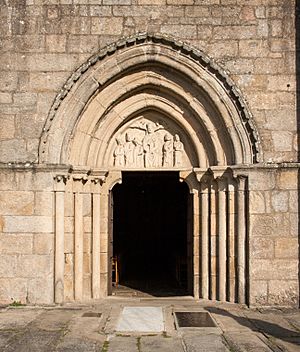 Archivo:Portic of Saint Mary Church in Iria Flavia, Padrón, Galicia, Spain
