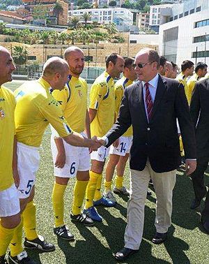 Archivo:Prince Albert of Monaco with Vatican football players