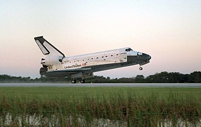 Archivo:STS-73 landing
