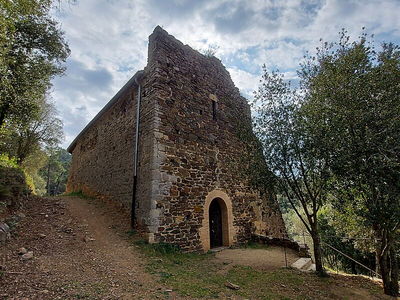 Sant Mateu de Vall-llobrega restaurada