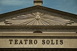 Archivo:Teatro solis II (6411121679)