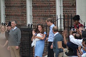 Archivo:The Duke and Duchess of Cambridge with Prince George