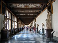 Archivo:Uffizi Hallway