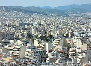 Archivo:Vista panorámica de la ciudad del Pireo y parte de Atenas desde la colina de Kastella