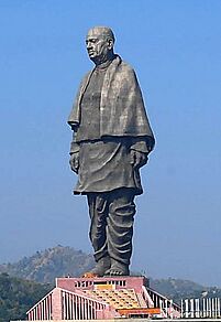 Archivo:‘Statue of Unity’, on the occasion of the Rashtriya Ekta Diwas, at Kevadiya, in Narmada District of Gujarat on October 31, 2018 (1) (cropped)