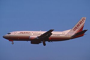 Archivo:Air Berlin USA Boeing 737-3Y0; N67AB, July 1986 BGT (5066918954)