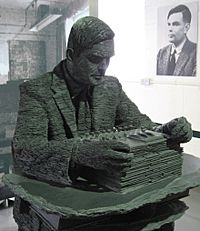 Archivo:Alan Turing cropped