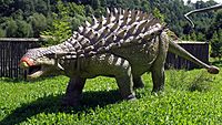 Archivo:Ankylozaur (Ankylosaurus) - JuraPark Baltow (1)