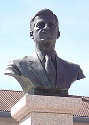 Archivo:Arroyomolinos - Monumento a Adolfo Suárez 2